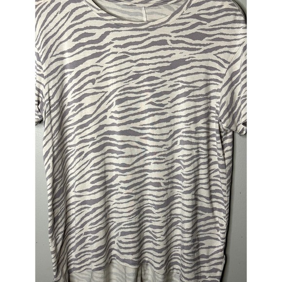 American Eagle Soft & Sexy Women's Gray Zebra Print T-Shirt - Size XS - Picture 2 of 4